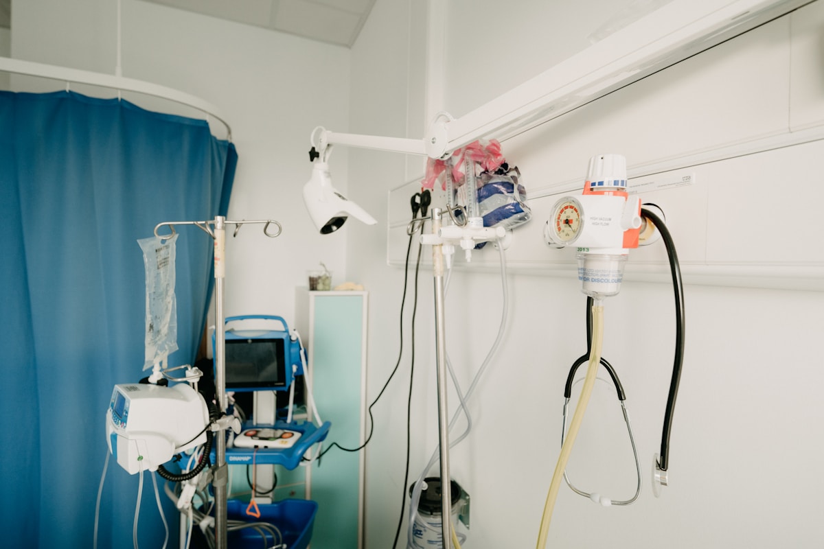 Patient monitoring equipment in a clinical care setting